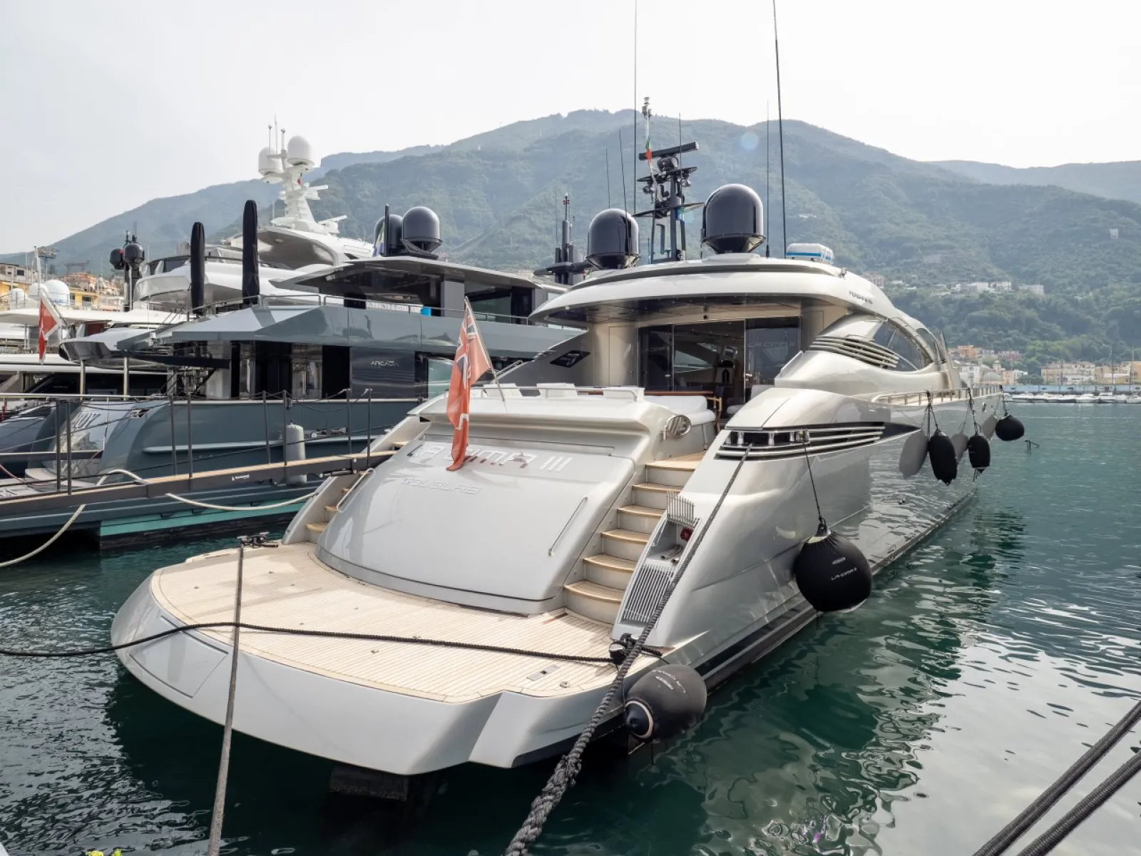 Pershing 115