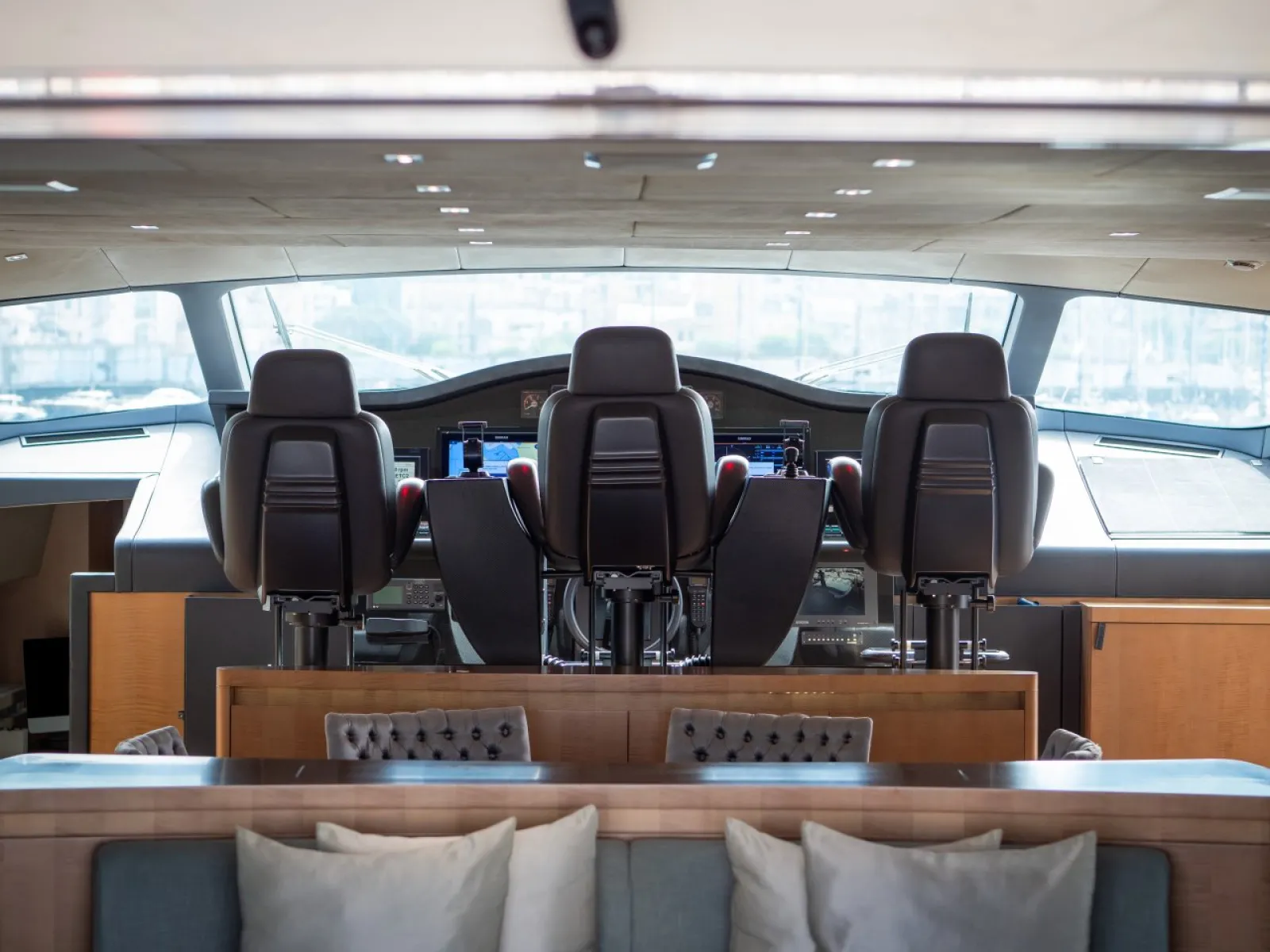 Pershing 115