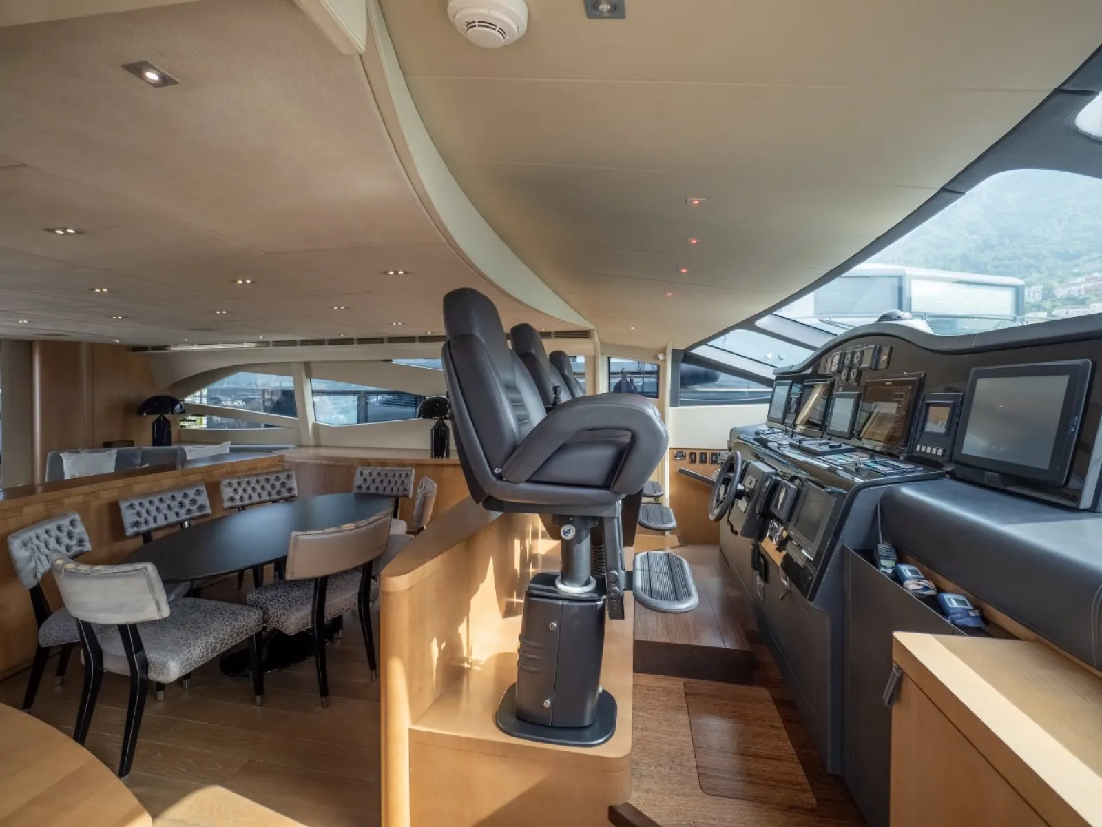 Pershing 115