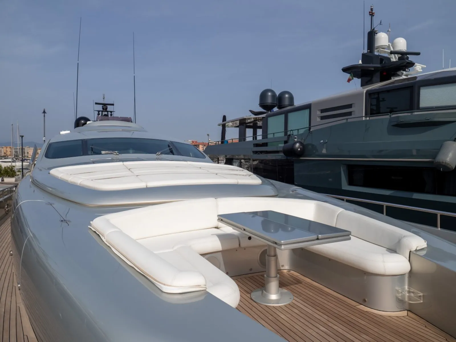 Pershing 115