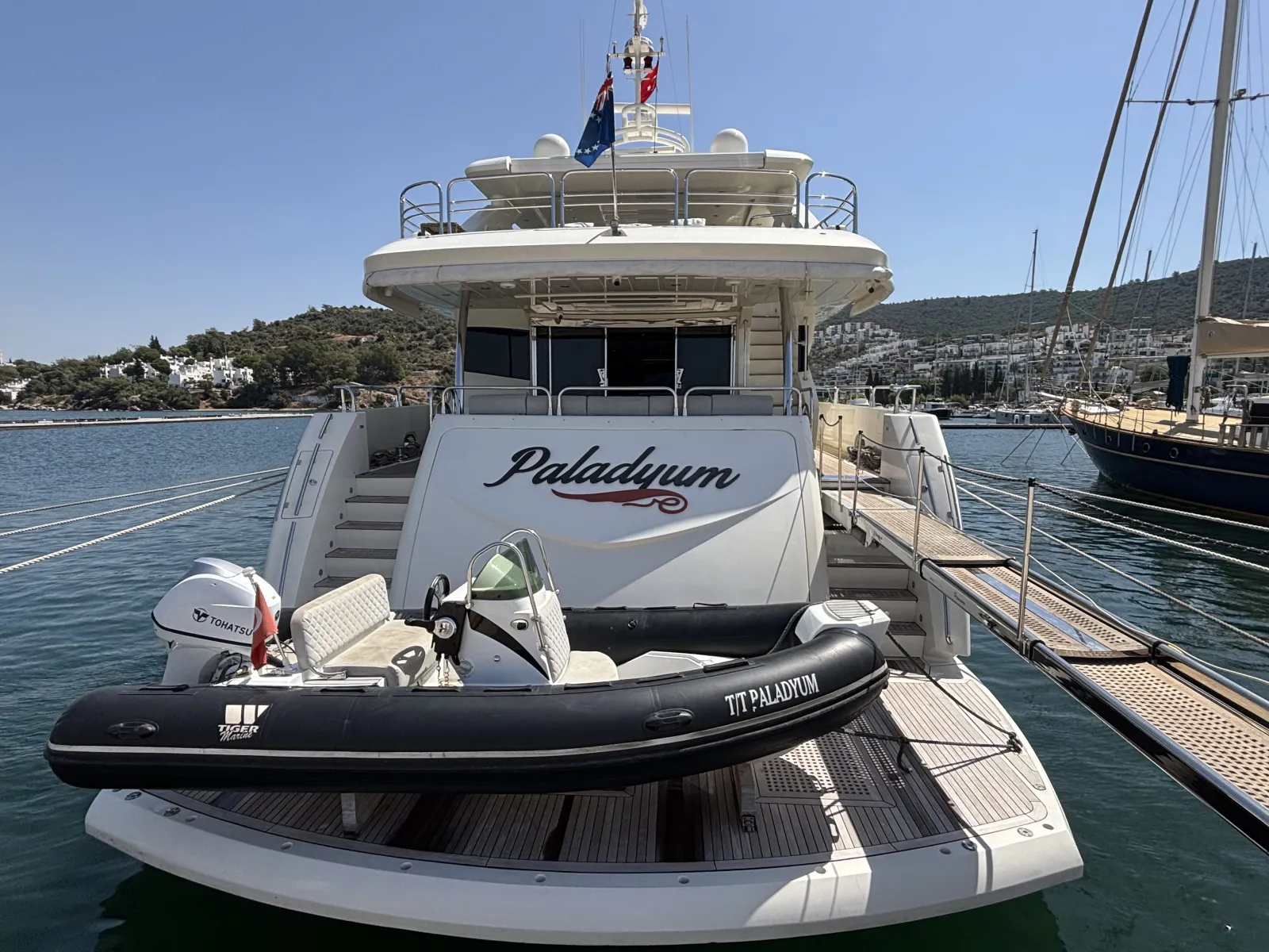 Sunseeker 30M Yacht