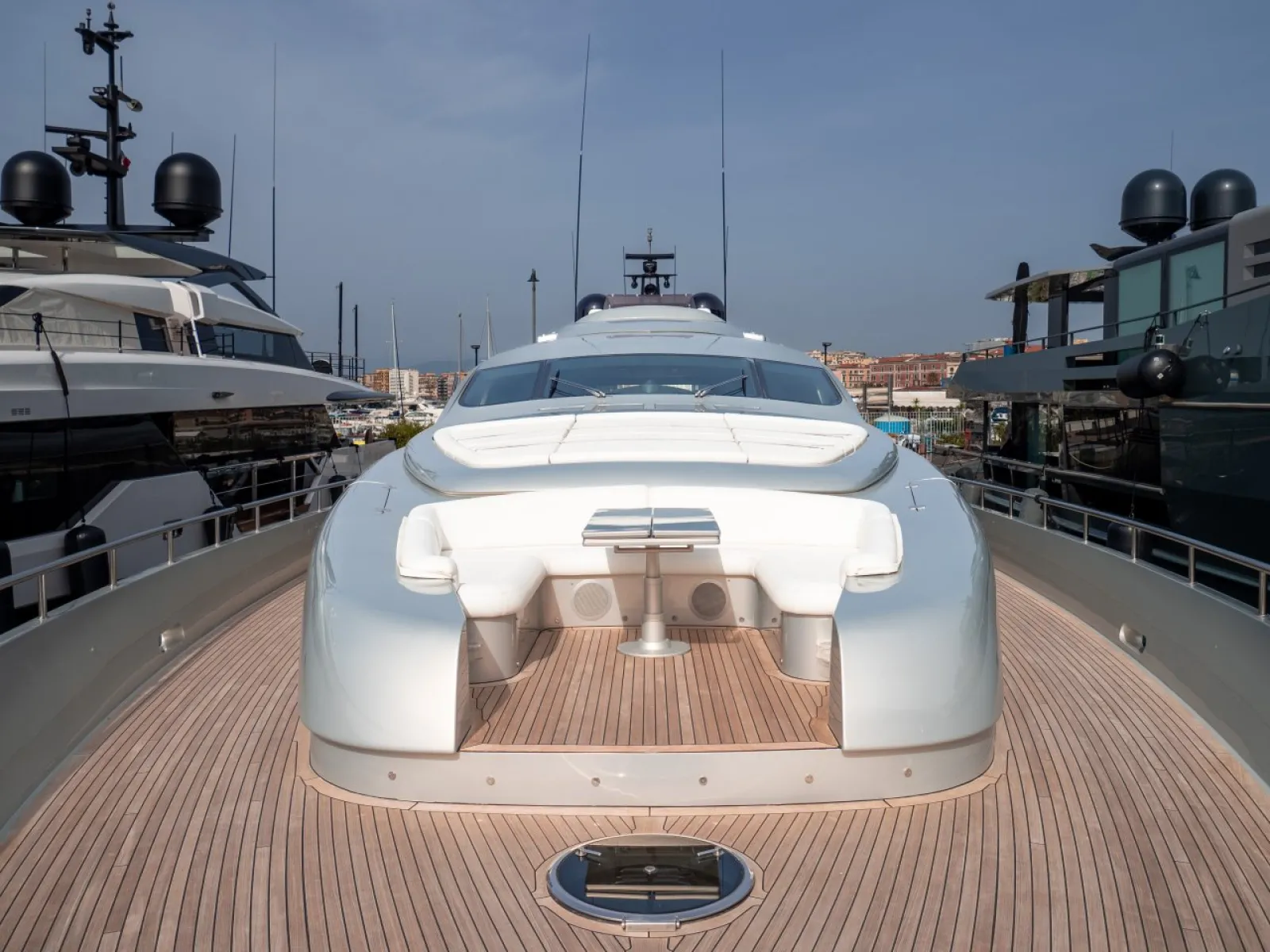 Pershing 115