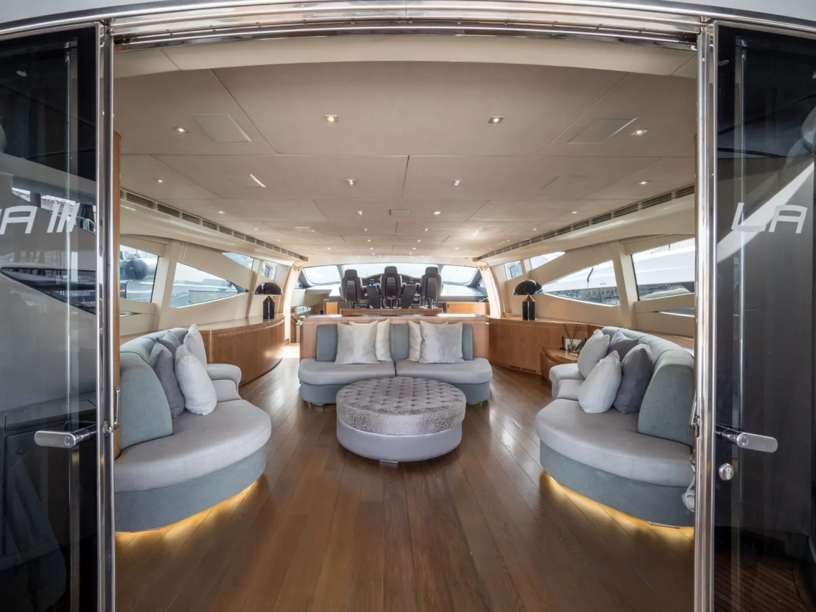Pershing 115
