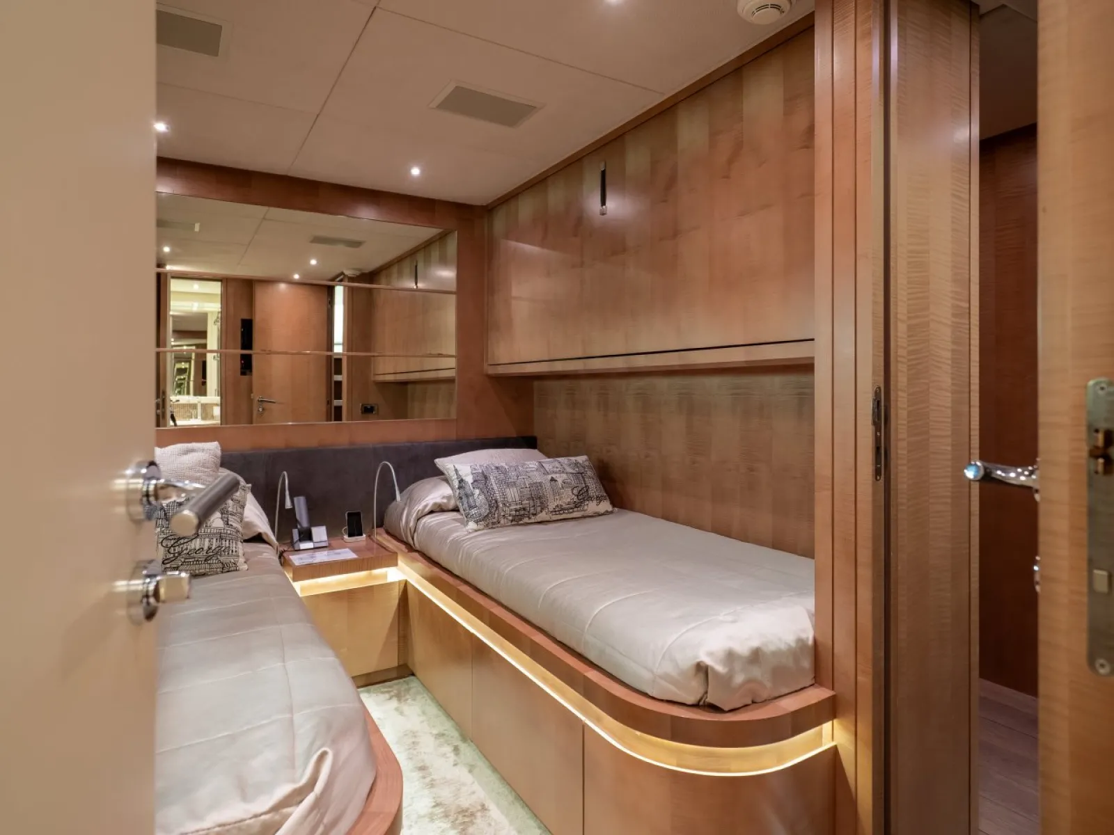 Pershing 115