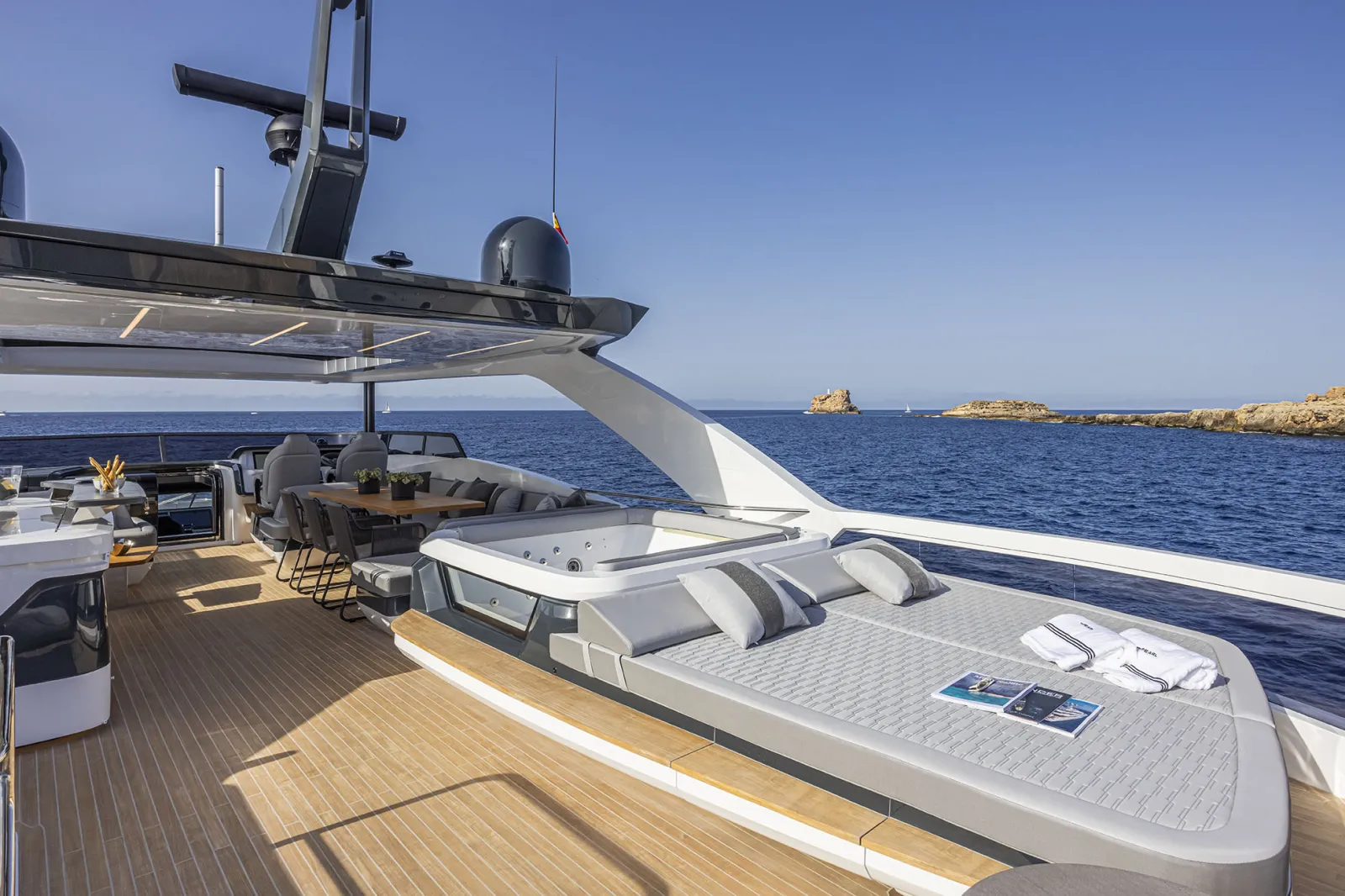 Pearl 82