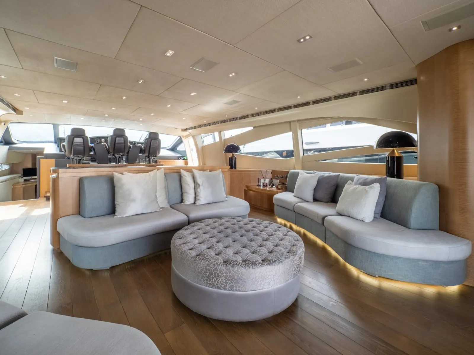 Pershing 115