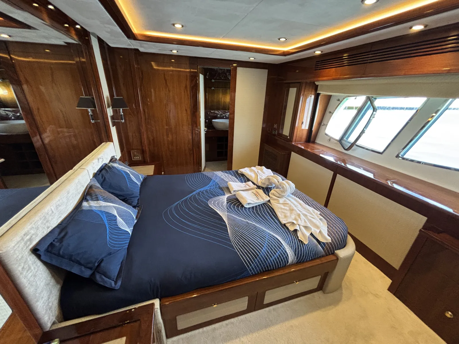 Sunseeker 30M Yacht