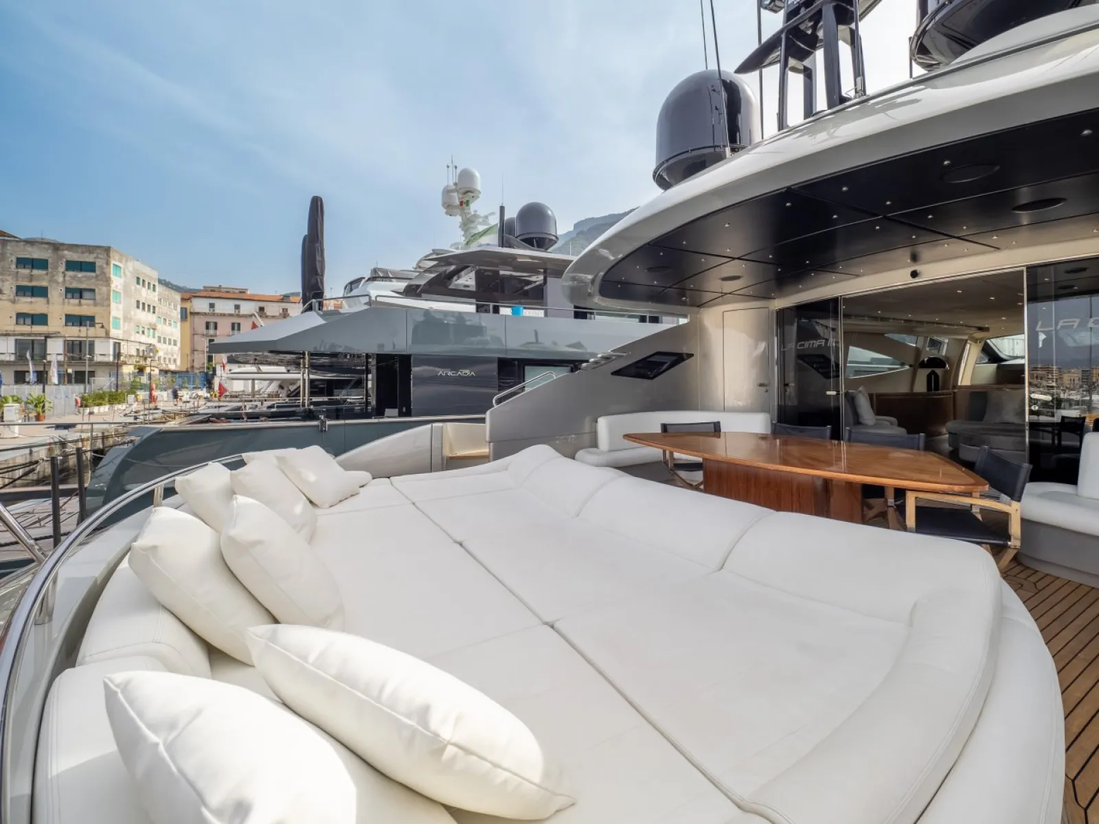Pershing 115