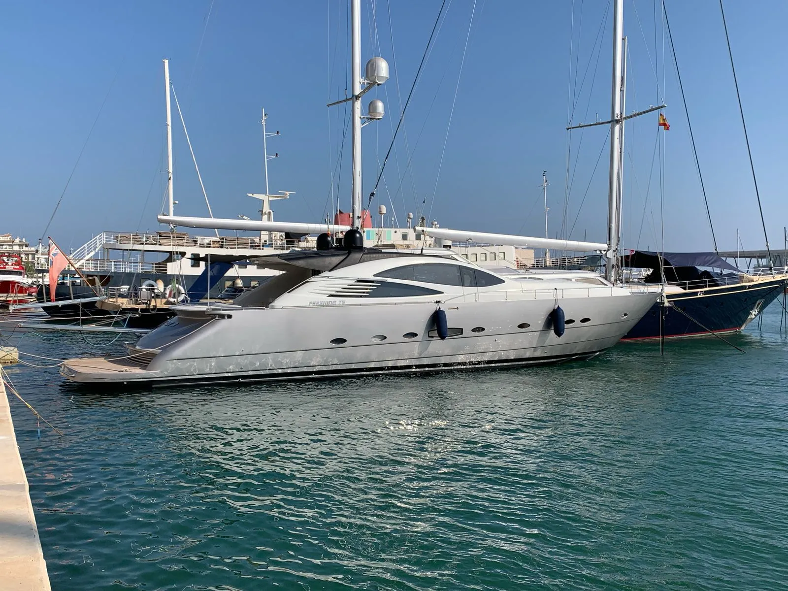 Pershing 76