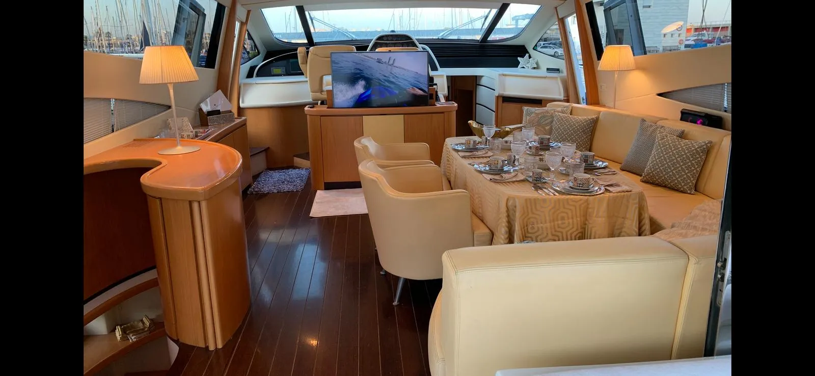 Pershing 76