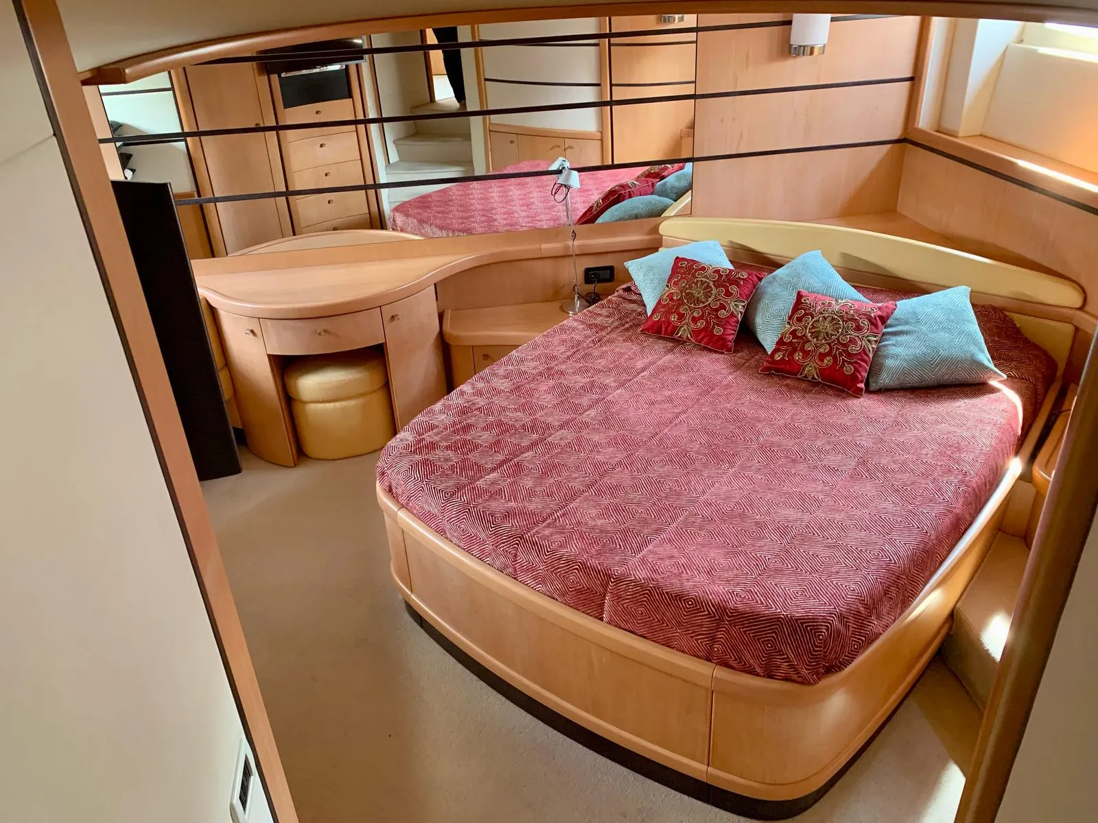 Pershing 76