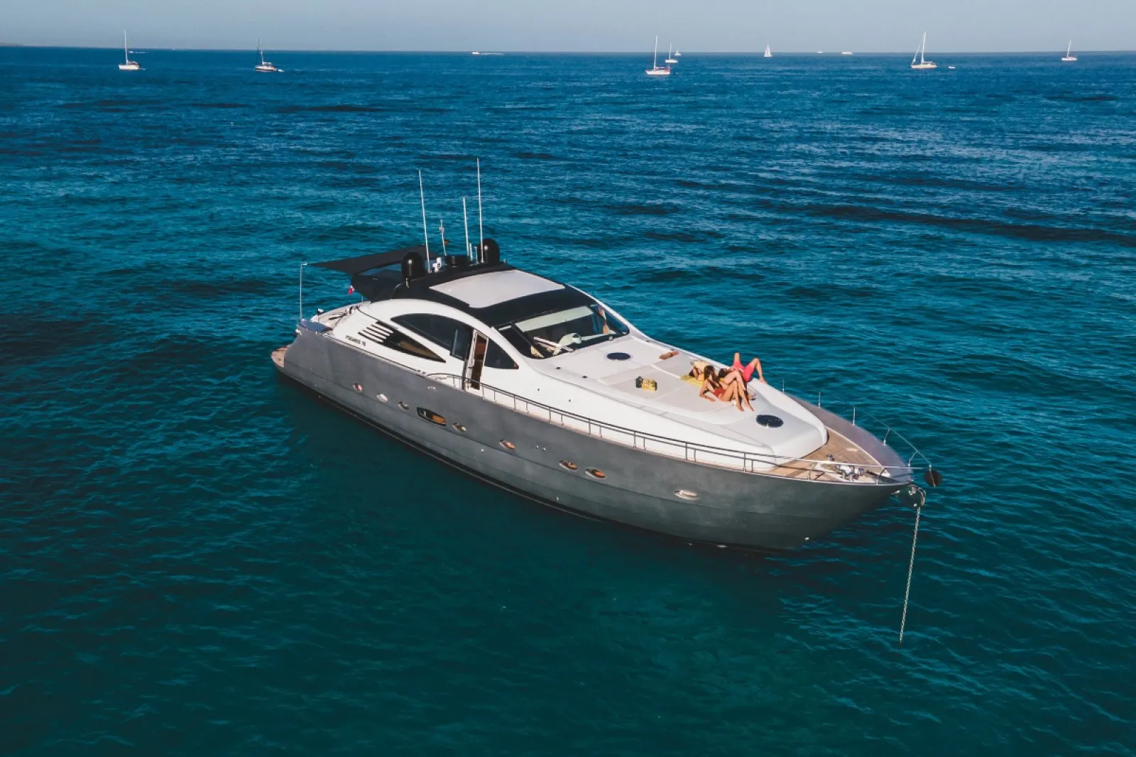 Pershing 76