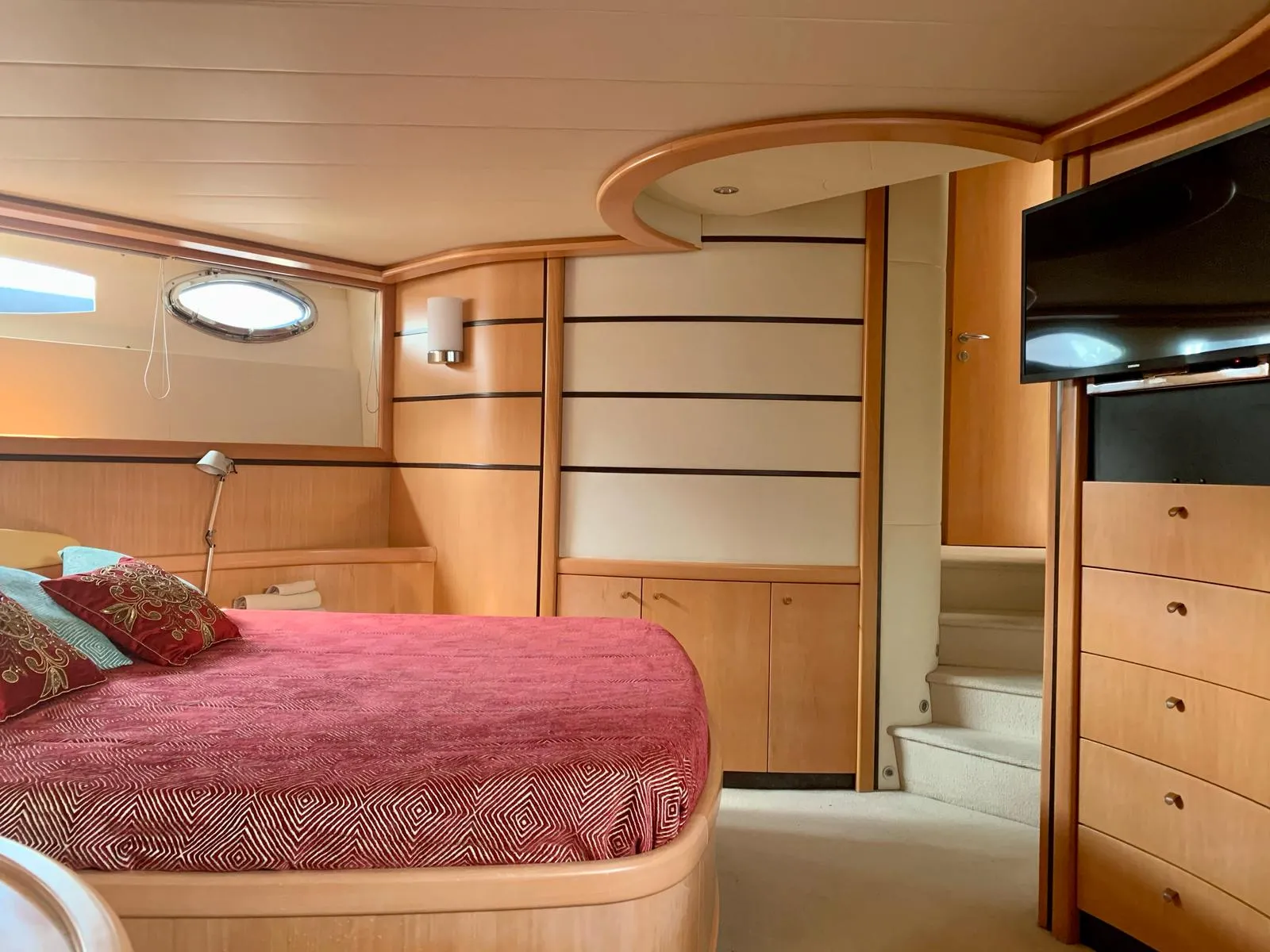 Pershing 76