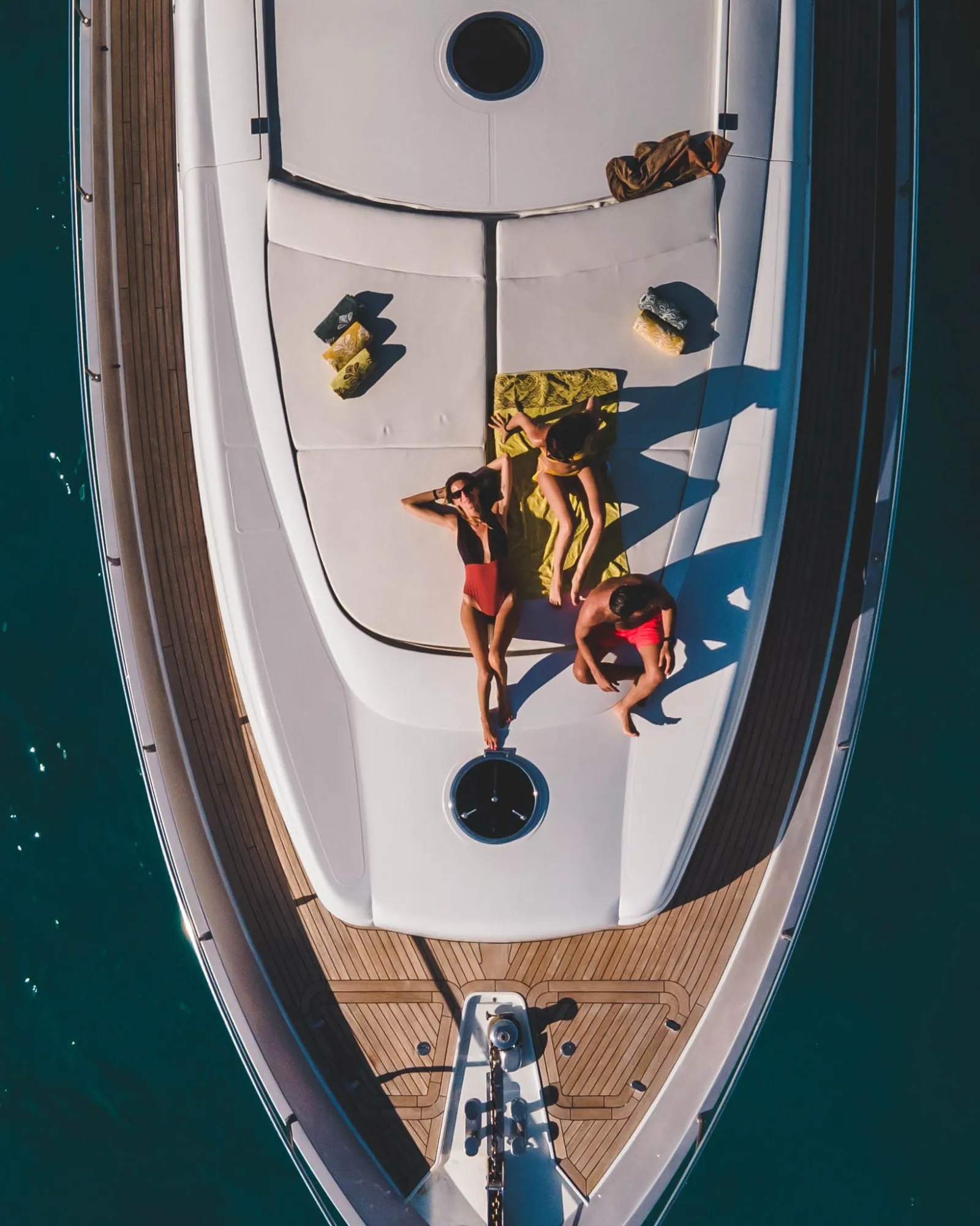 Pershing 76