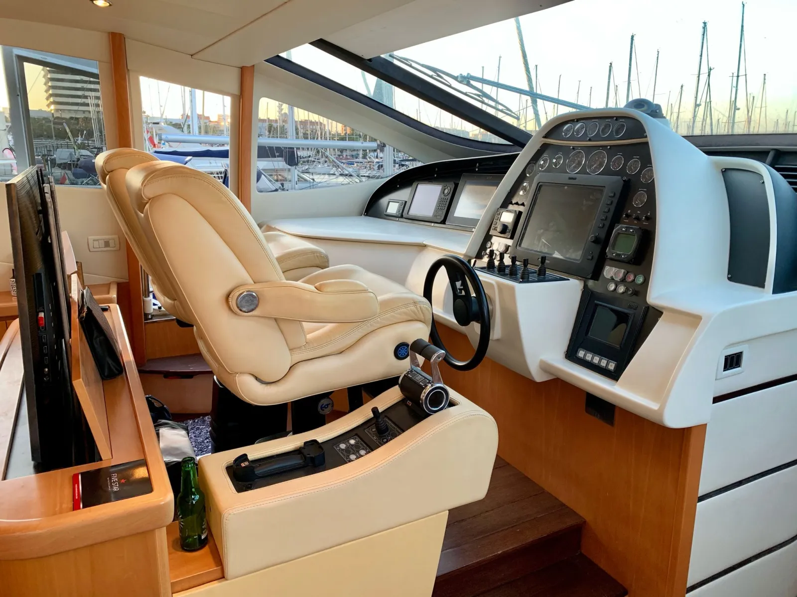 Pershing 76